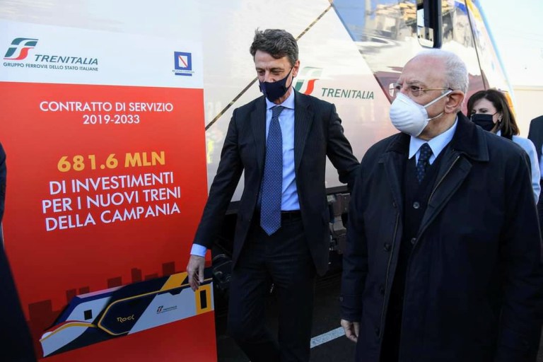 De Luca presenta i nuovi treni Rock, per potenziare il trasporto pubblico regionale