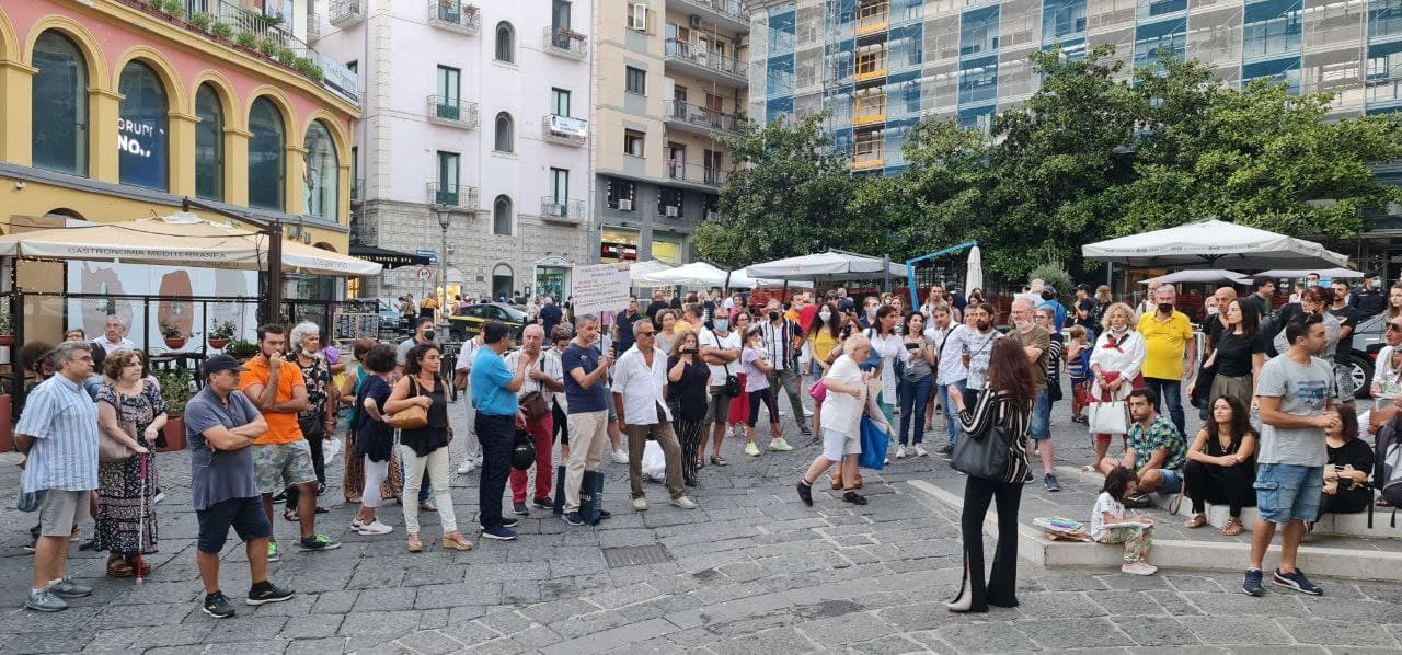 Salerno dice No Green Pass. In piazza l’avvocato Olga Milanese illustra il referendum abrogativo. Intervenuto anche Roberto Graziano