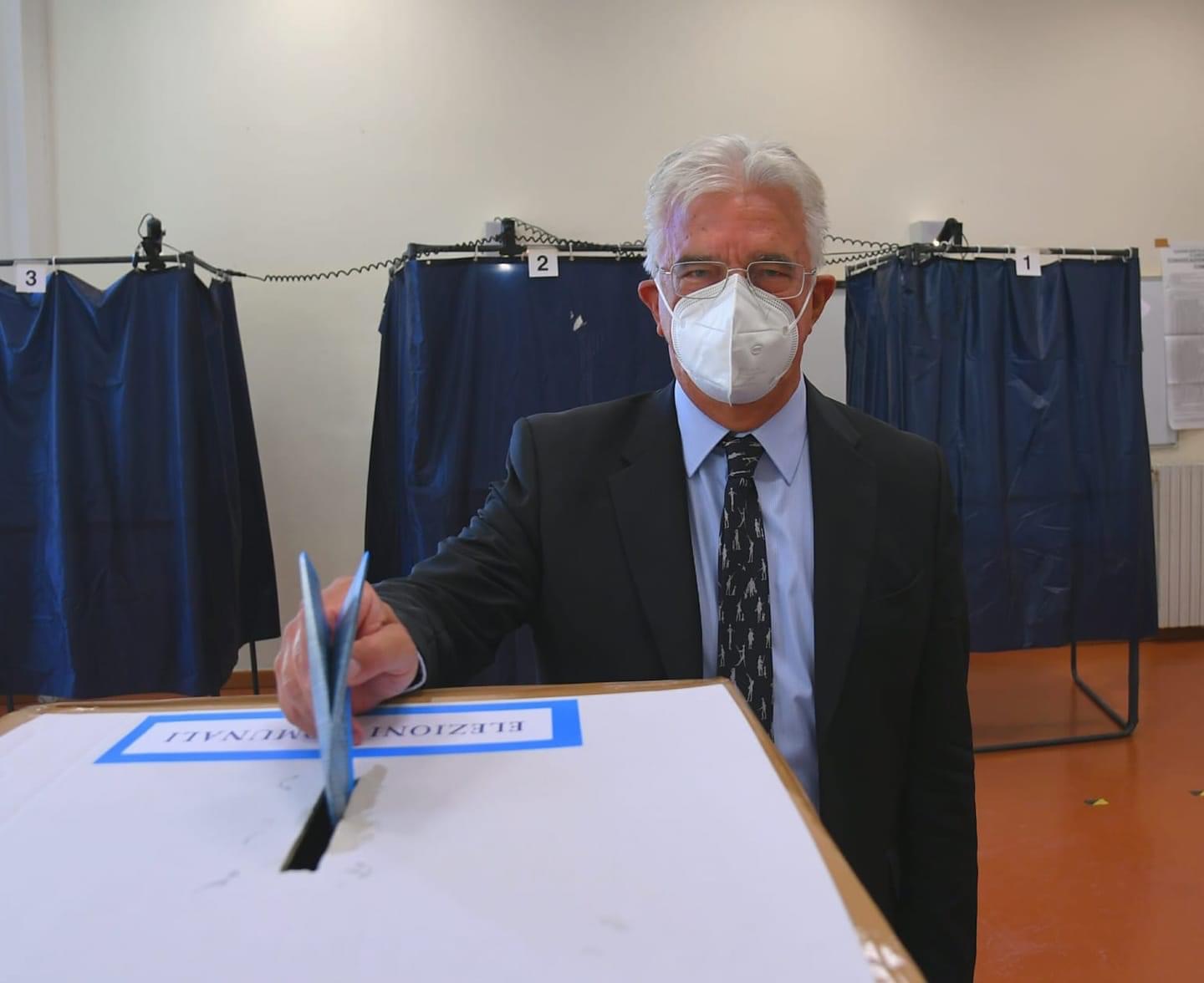 Napoli: “Gravissima fake news per inquinare voto a Salerno”
