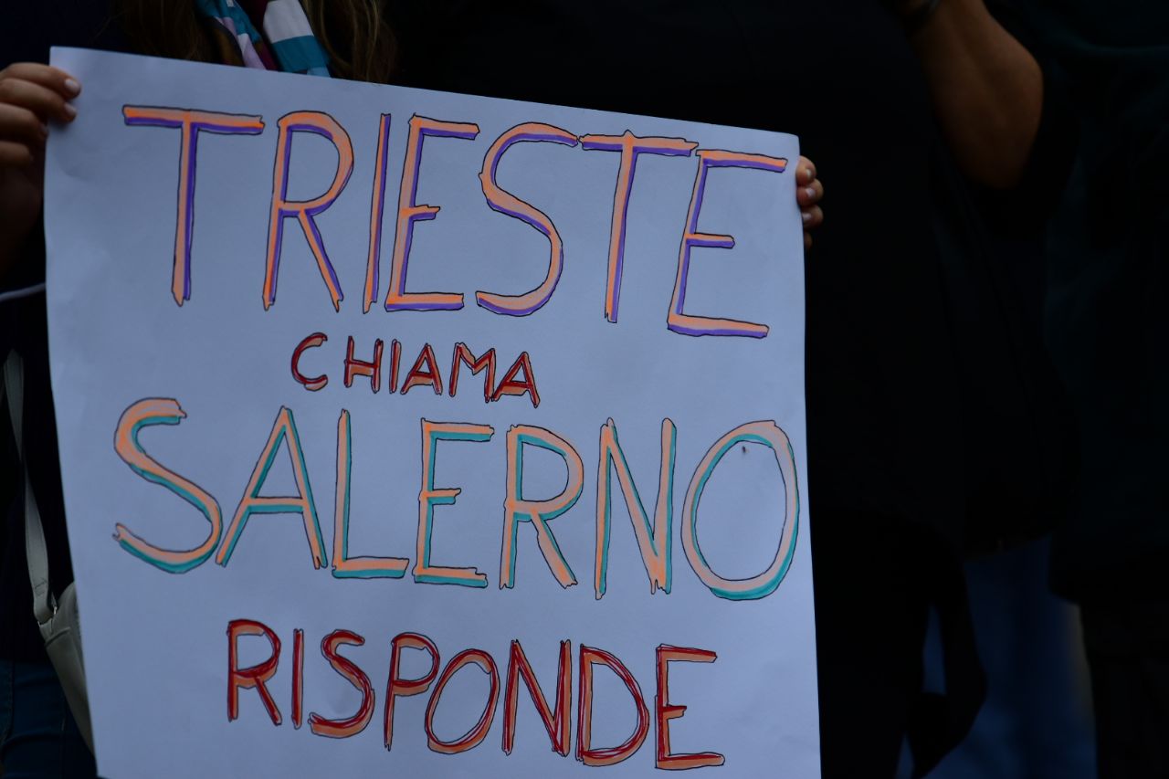 Trieste chiama – Salerno risponde: il toccante Flash Mob dei No Green Pass a piazza Portanova