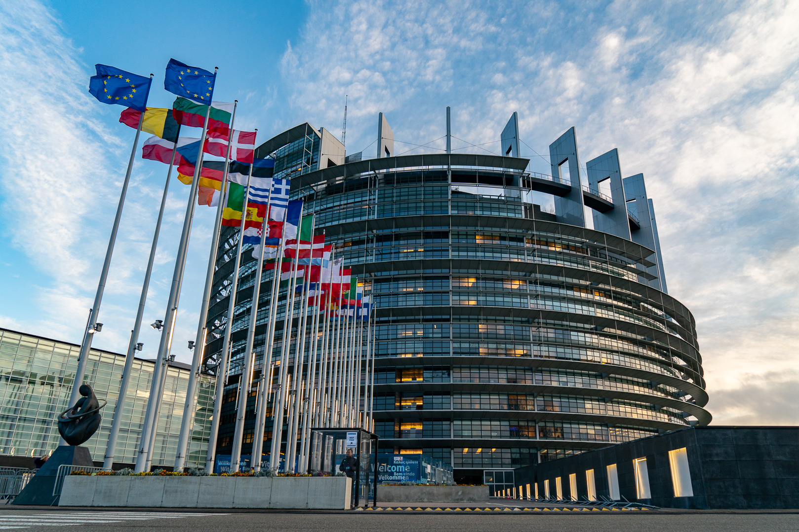 Nuovo scandalo al Parlamento UE: francesi indagati per appropriazione di fondi pubblici