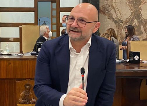 Salerno, il presidente del consiglio comunale Loffredo: “Stop polemiche in maggioranza, lavoriamo per il bene di Salerno”