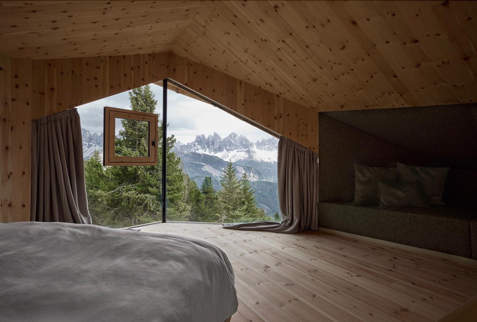 CHALET ESCLUSIVI AD ALTA QUOTA CON VISTA SULLE DOLOMITI